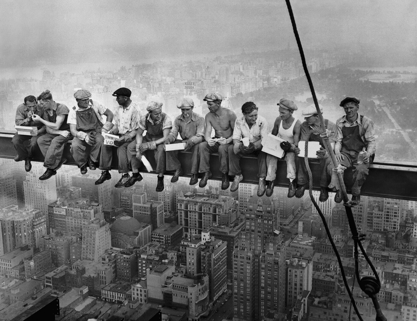 Foto iconica. Trabajos en alturas.