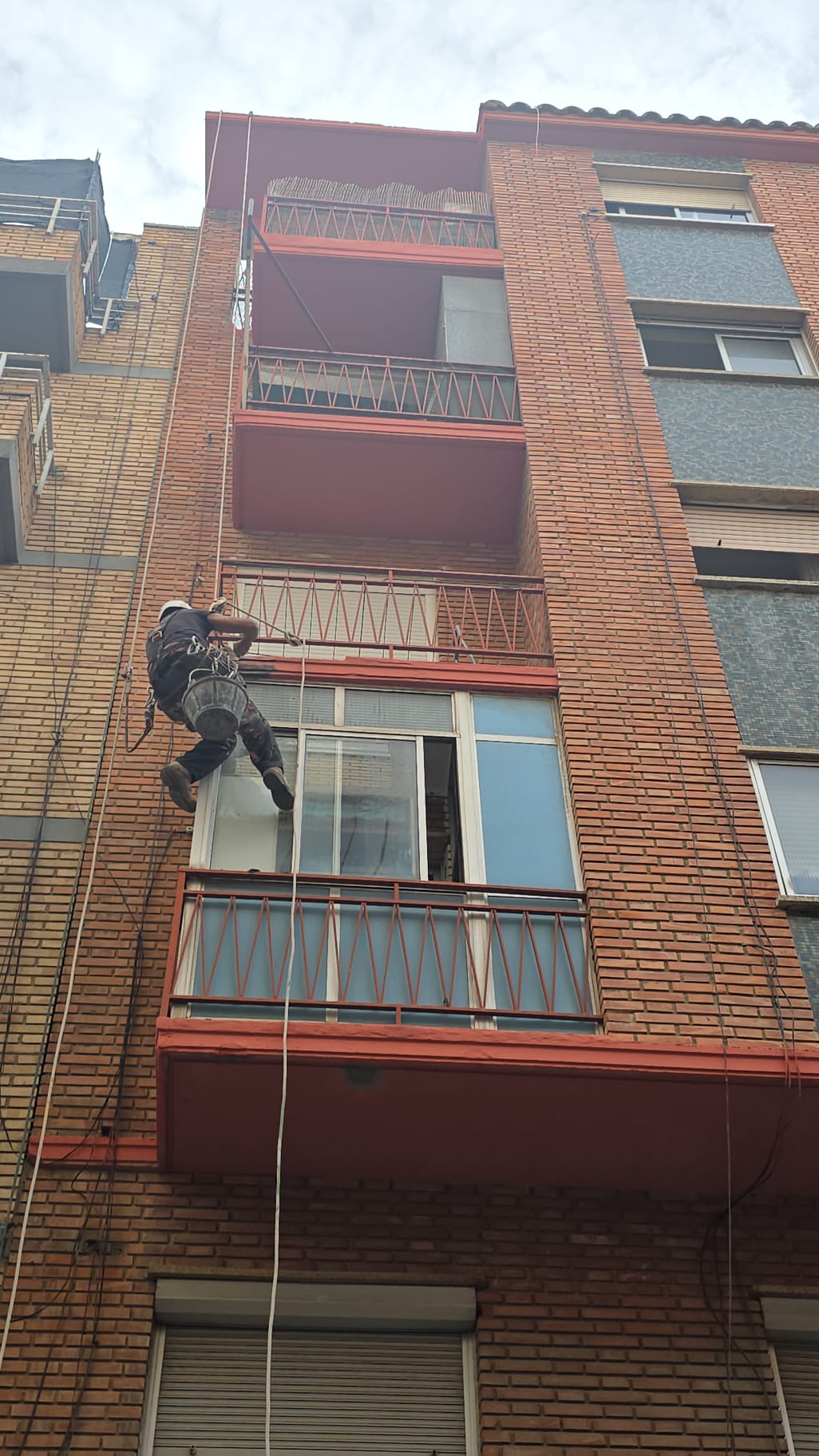 Rehabilitación de fachada principal.